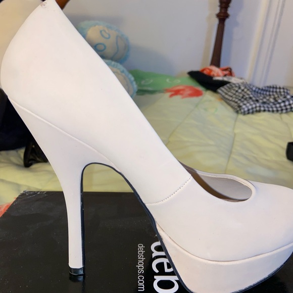 Heels - Picture 2 of 7